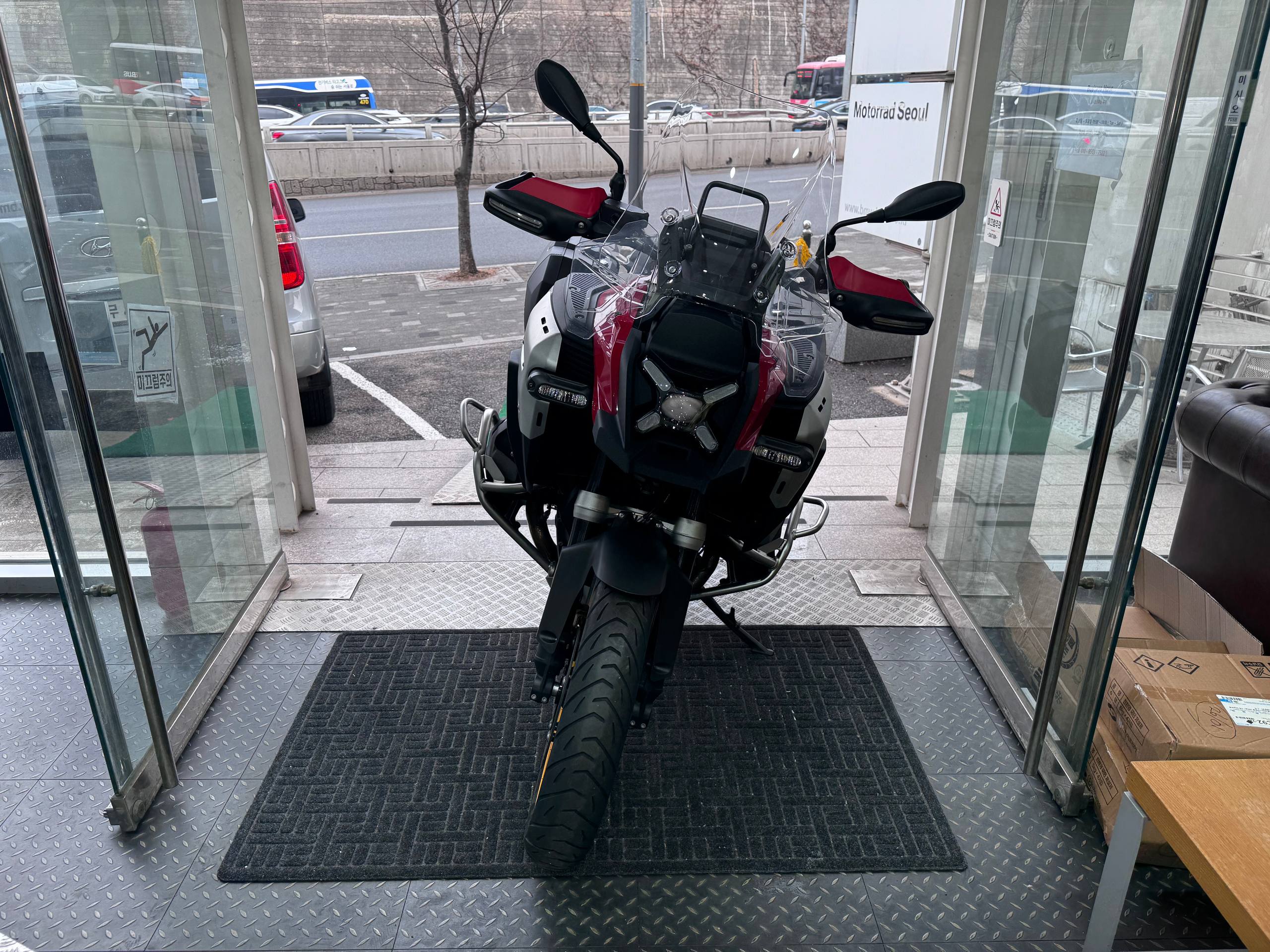 Новый BMW R 1300 GS в мотосалоне Сеула