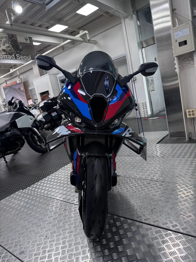 BMW M 1000 RR — фото 10