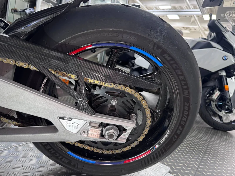 BMW M 1000 RR — фото 12