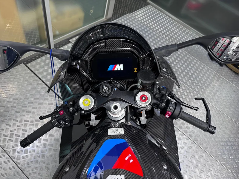 BMW M 1000 RR — фото 14