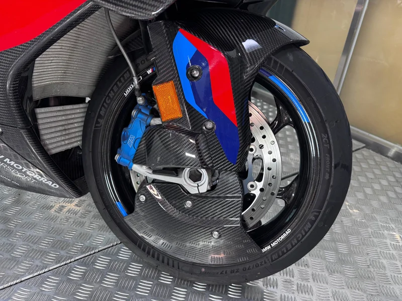 BMW M 1000 RR — фото 8