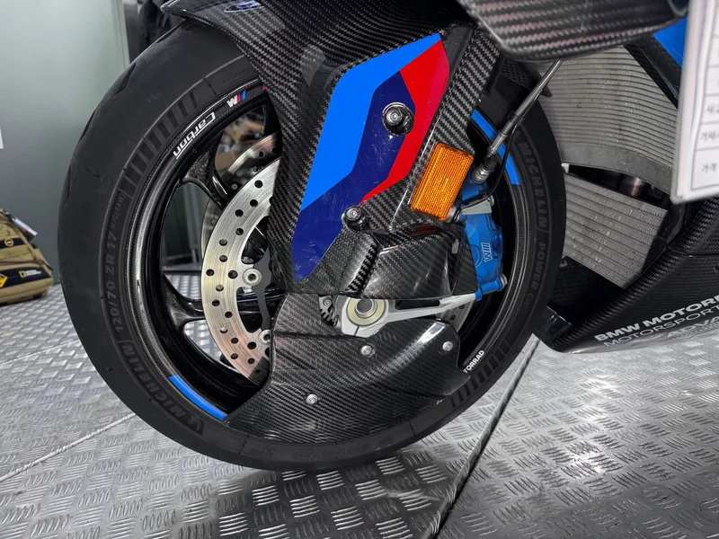 BMW M 1000 RR — фото 9