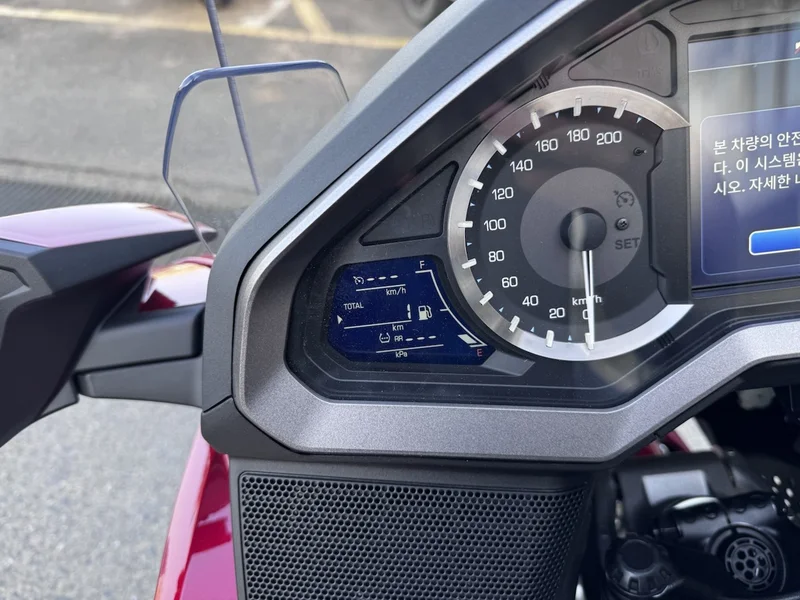 Honda Gold Wing 2026 красный — фото 8