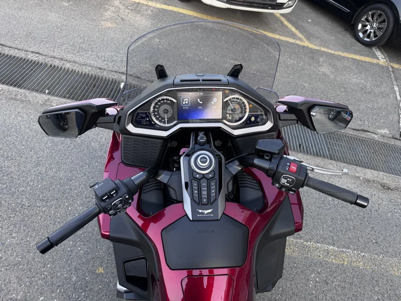 Honda Gold Wing 2026 красный — фото 9